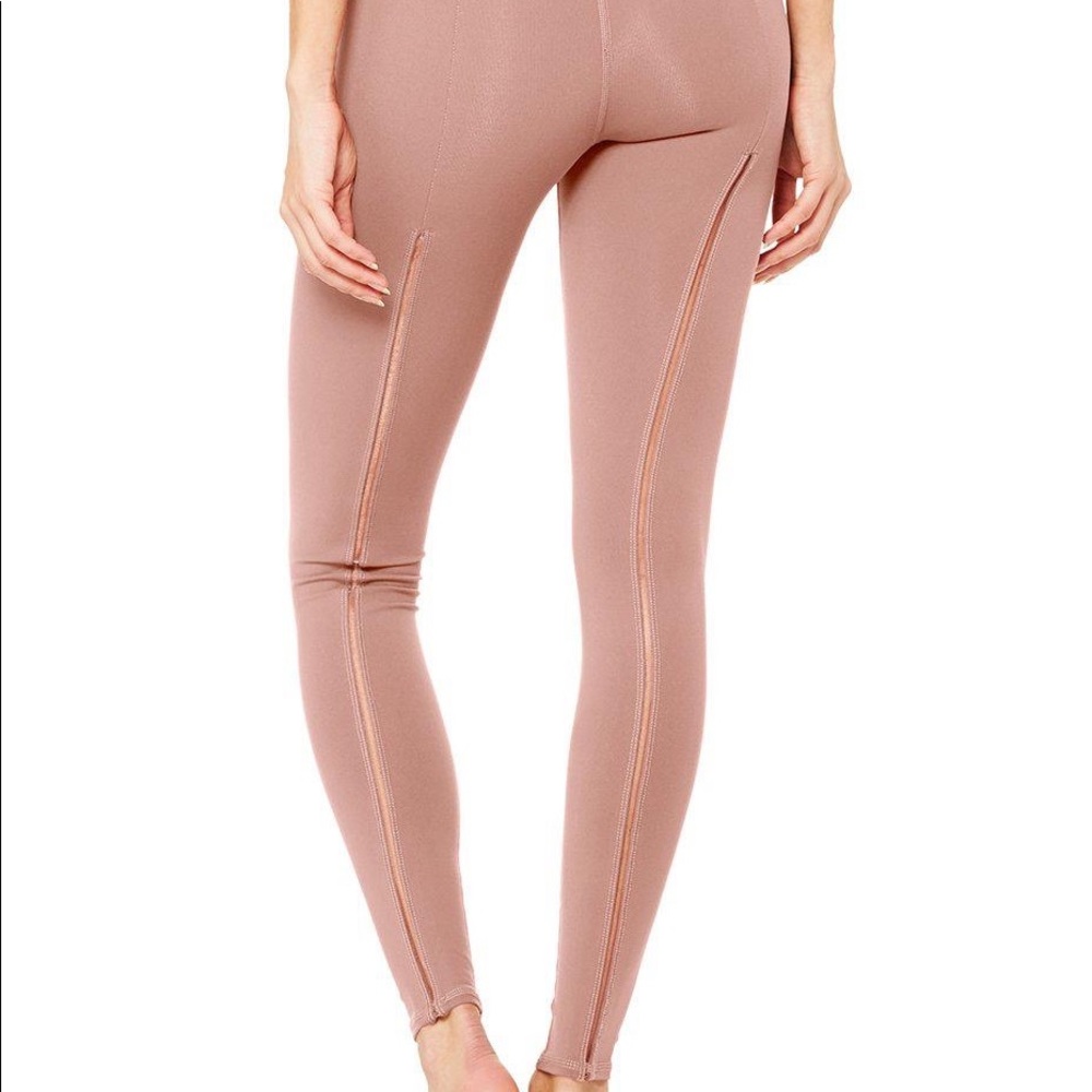 Alo Yoga Dash Legging (Smoky Quartz)